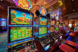 mmk50 APP မိုဘိုင်းဖြင့် Slot Casino ကစားနေသည်